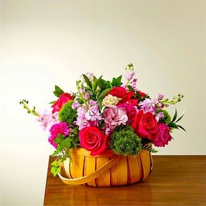 🌸Lavish Silk Floral arrangements in Basket with bows.